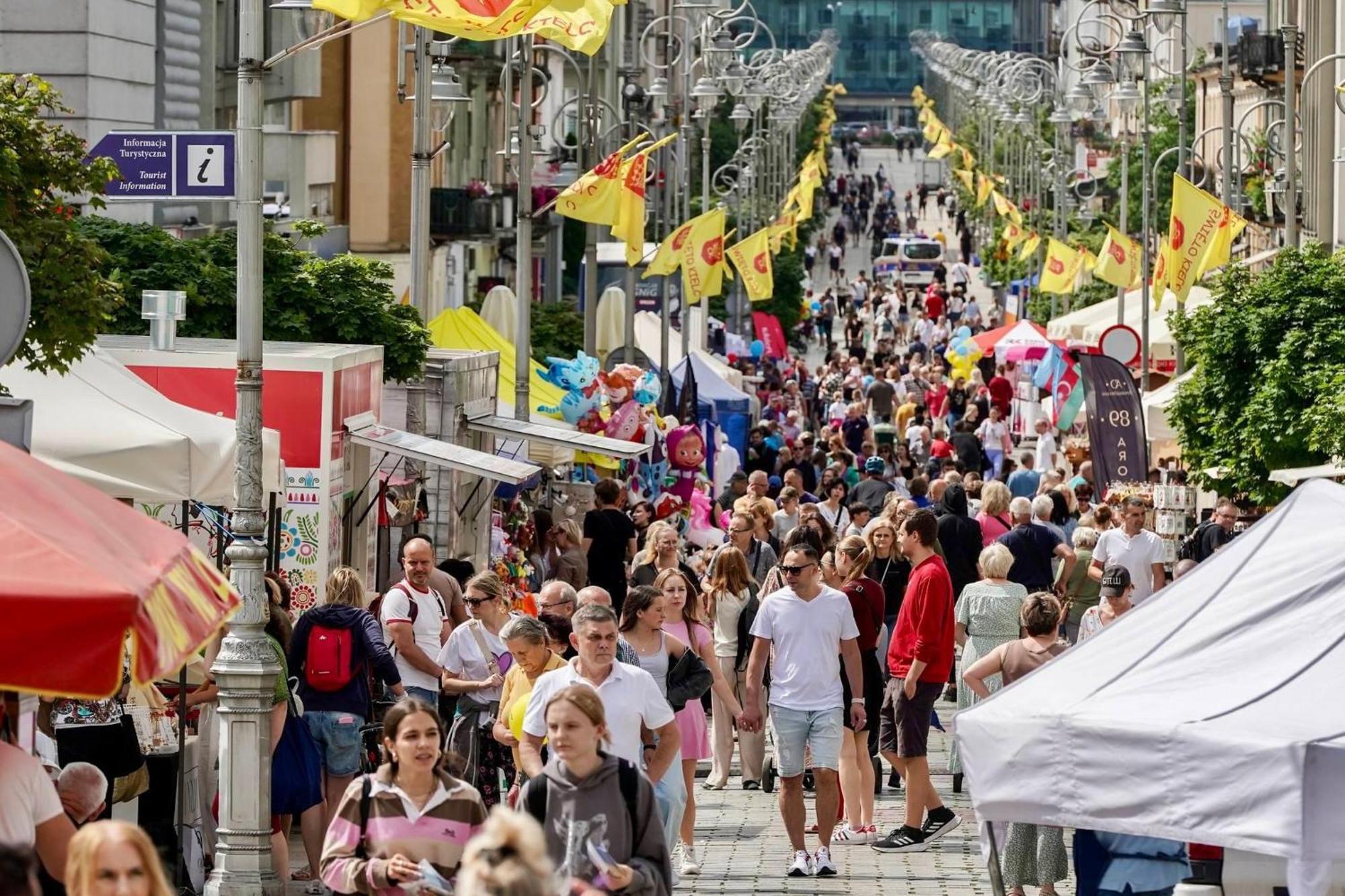 Hotelowe Pokoje Paris -Rynek Centrum- City One Kielce Dış mekan fotoğraf